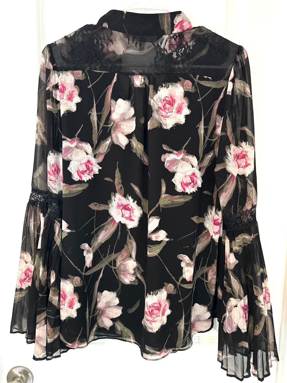 White House Black Market Blouse. Multi-color Floral Pleated Sleeves Size 8 - Picture 6 of 11